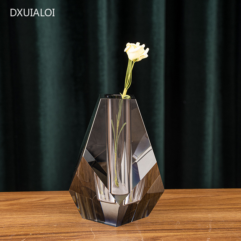 Modern minimalist crystal vase - Home Office Interior Design 评论和价格